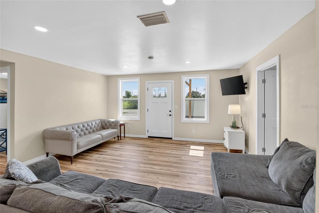 Под контрактом: $525,000 (3 спален, 3 ванн, 1524 Квадратных фут)