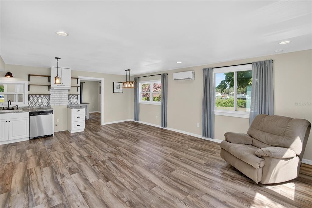 Под контрактом: $525,000 (3 спален, 3 ванн, 1524 Квадратных фут)