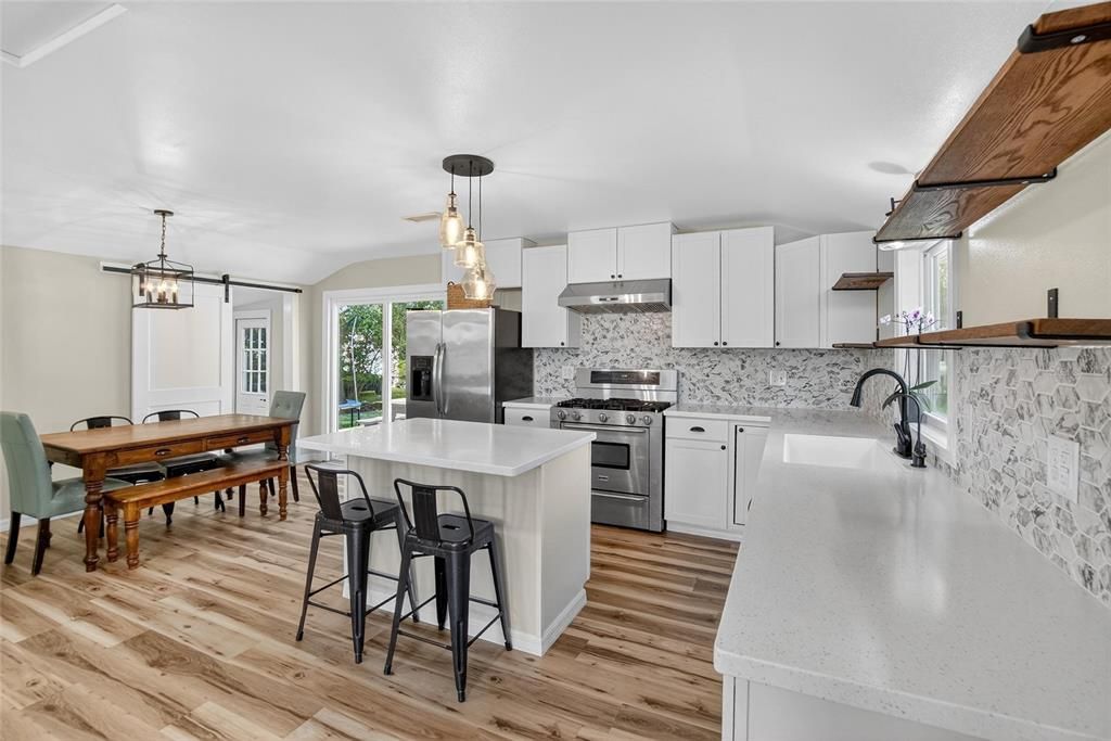 Под контрактом: $525,000 (3 спален, 3 ванн, 1524 Квадратных фут)