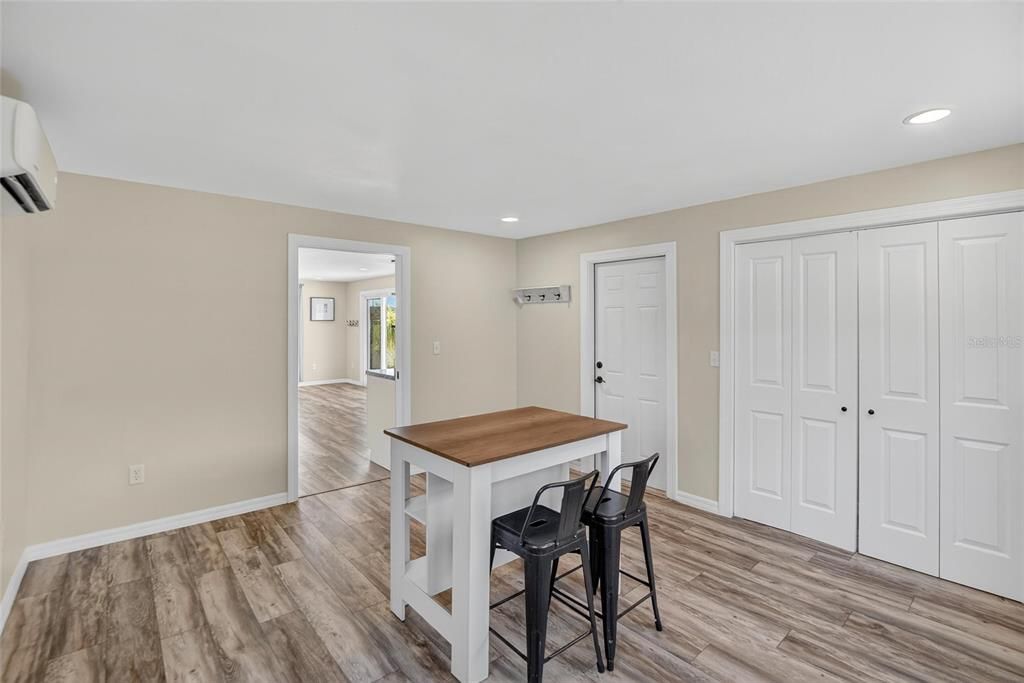 Под контрактом: $525,000 (3 спален, 3 ванн, 1524 Квадратных фут)