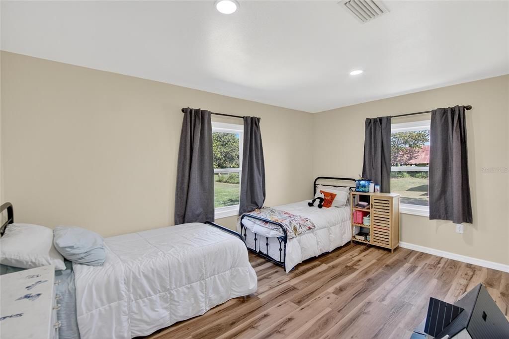 Под контрактом: $525,000 (3 спален, 3 ванн, 1524 Квадратных фут)