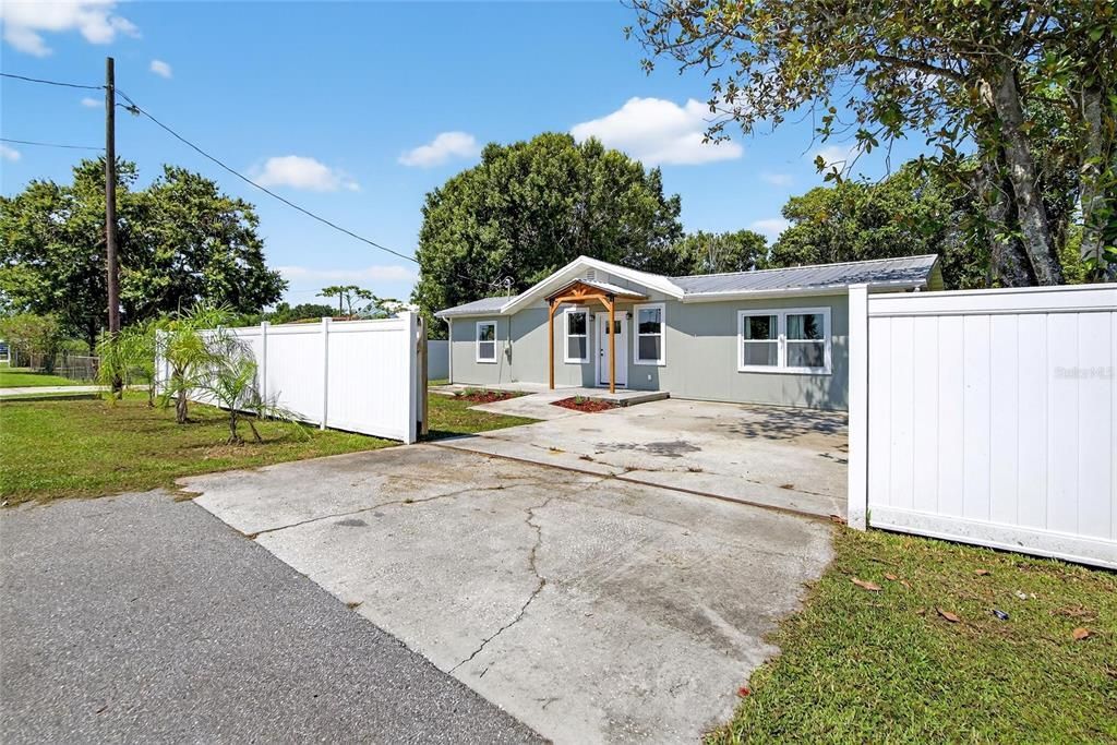 Под контрактом: $525,000 (3 спален, 3 ванн, 1524 Квадратных фут)