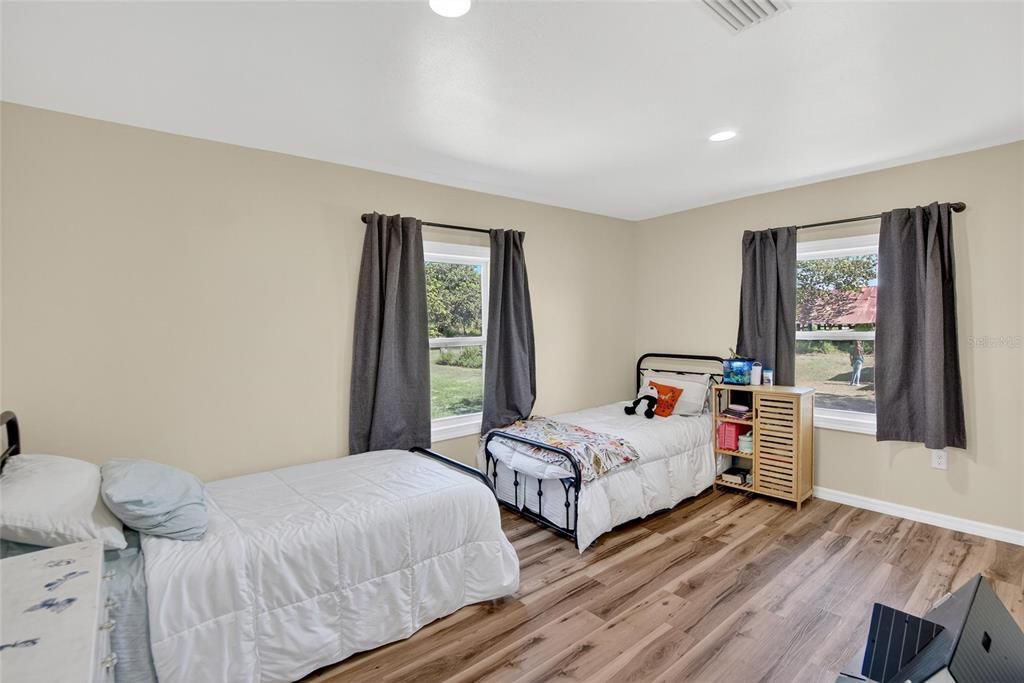 Под контрактом: $525,000 (3 спален, 3 ванн, 1524 Квадратных фут)