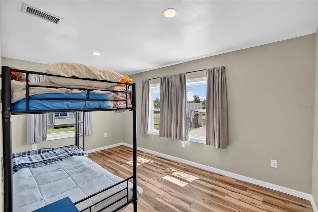 Под контрактом: $525,000 (3 спален, 3 ванн, 1524 Квадратных фут)