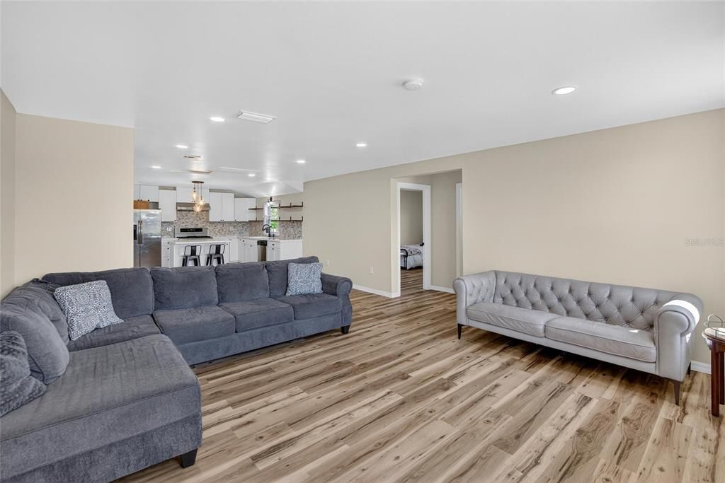 Под контрактом: $525,000 (3 спален, 3 ванн, 1524 Квадратных фут)