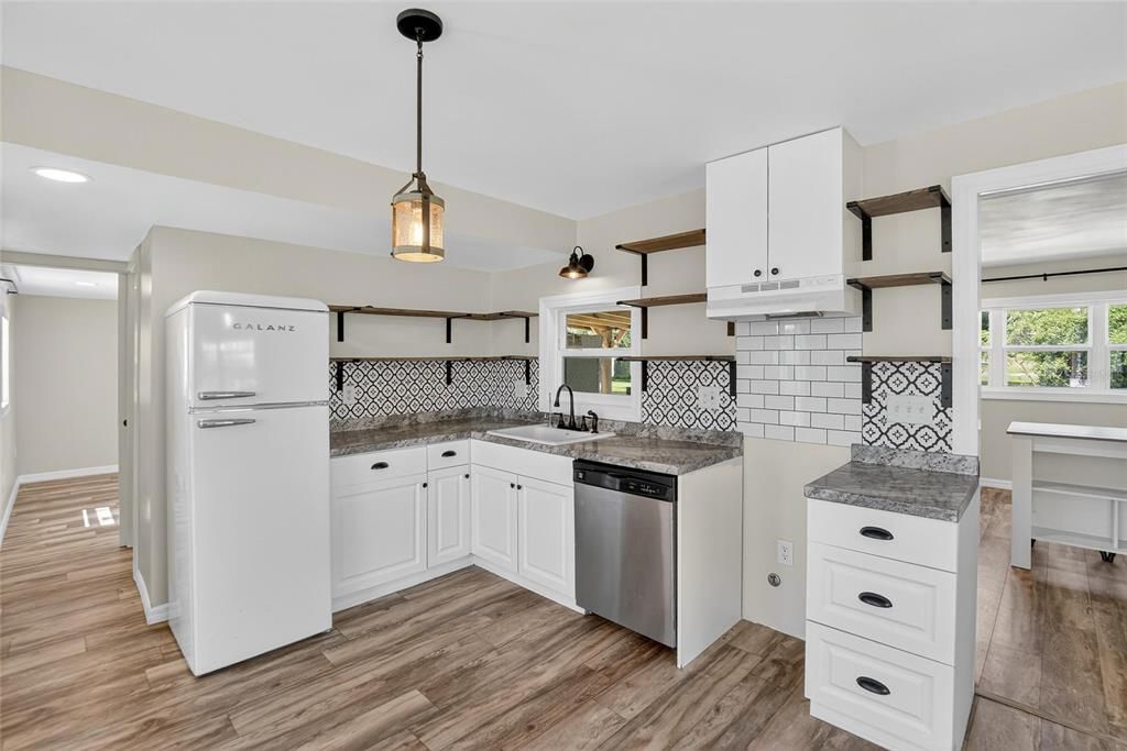 Под контрактом: $525,000 (3 спален, 3 ванн, 1524 Квадратных фут)