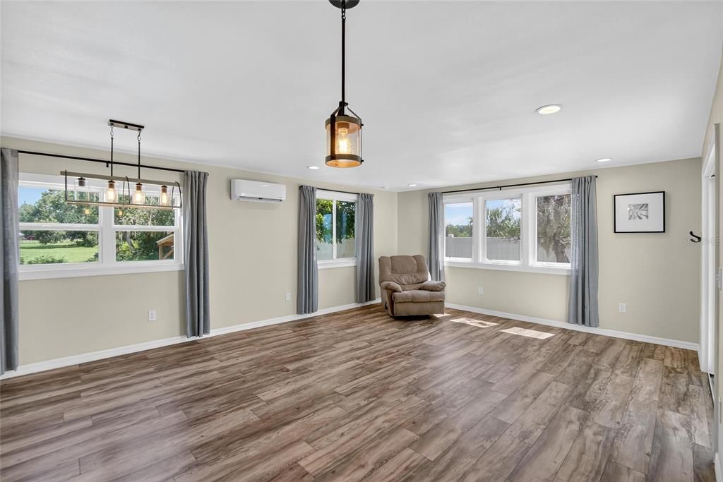 Под контрактом: $525,000 (3 спален, 3 ванн, 1524 Квадратных фут)