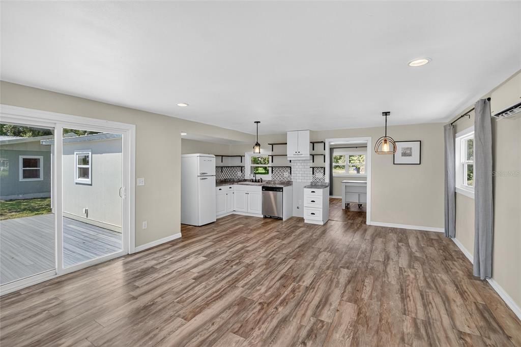 Под контрактом: $525,000 (3 спален, 3 ванн, 1524 Квадратных фут)