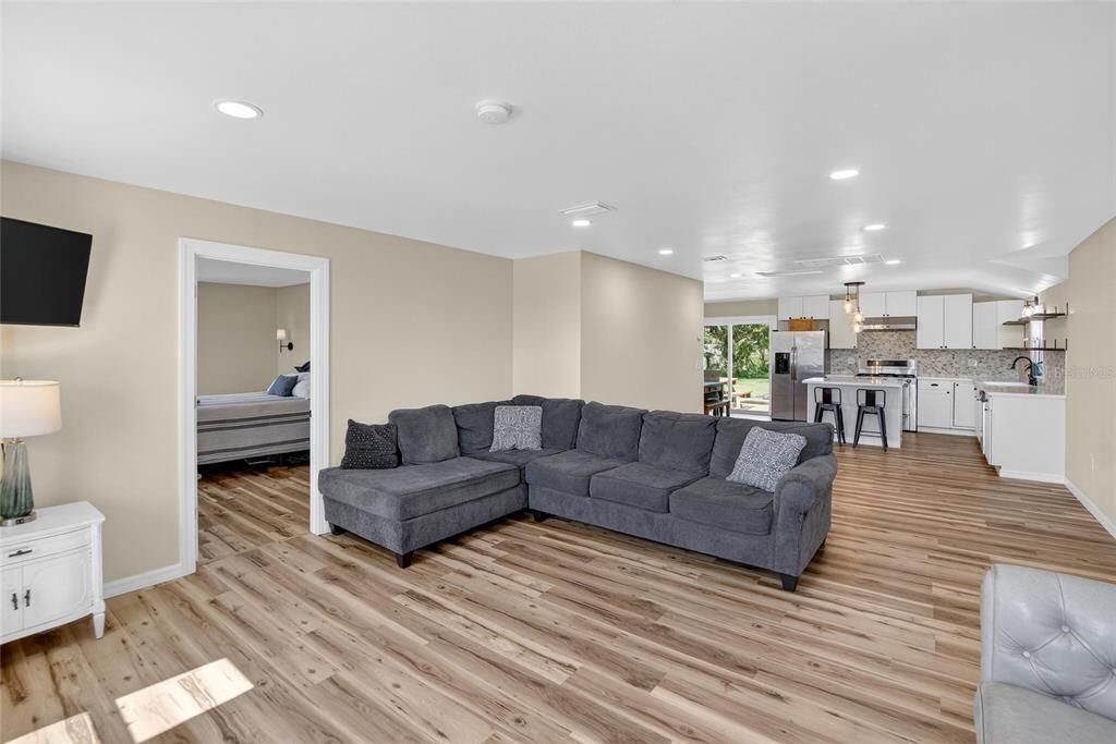 Под контрактом: $525,000 (3 спален, 3 ванн, 1524 Квадратных фут)