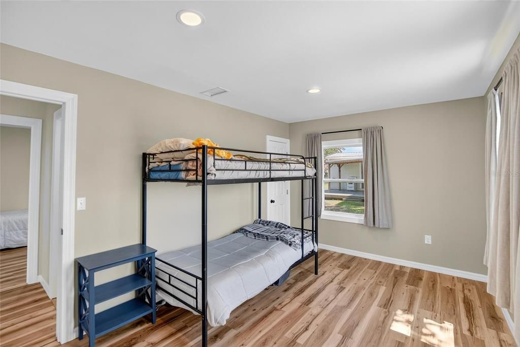 Под контрактом: $525,000 (3 спален, 3 ванн, 1524 Квадратных фут)