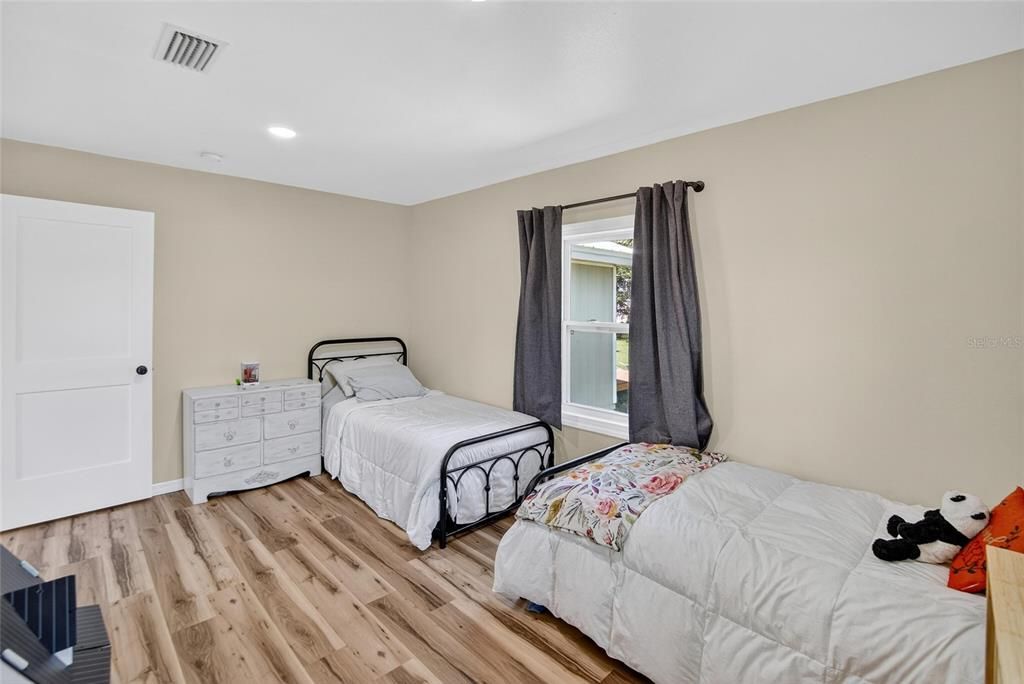 Под контрактом: $525,000 (3 спален, 3 ванн, 1524 Квадратных фут)