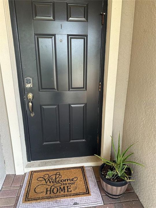 合同活跃: $2,400 (3 贝兹, 2 浴室, 1979 平方英尺)