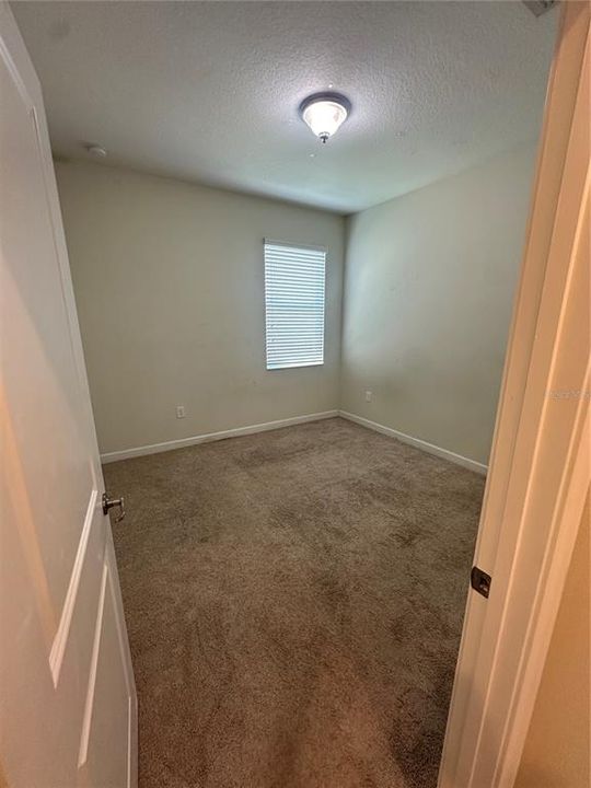 合同活跃: $2,400 (3 贝兹, 2 浴室, 1979 平方英尺)