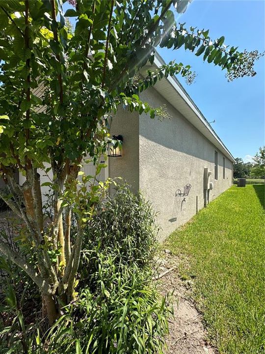 合同活跃: $2,400 (3 贝兹, 2 浴室, 1979 平方英尺)