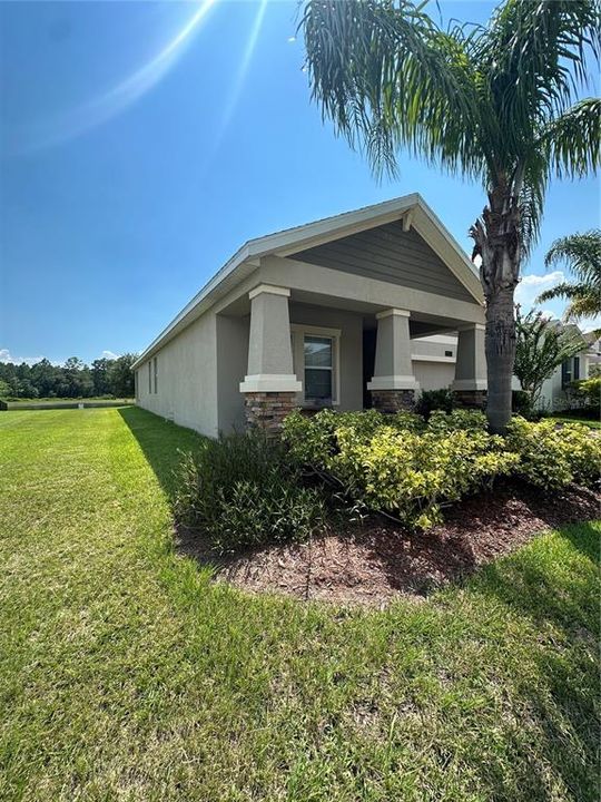 合同活跃: $2,400 (3 贝兹, 2 浴室, 1979 平方英尺)