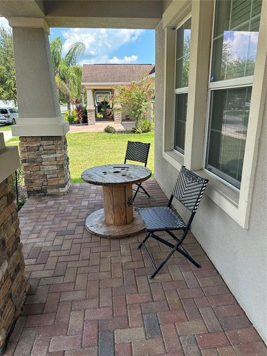 合同活跃: $2,400 (3 贝兹, 2 浴室, 1979 平方英尺)