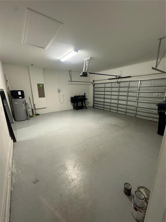 合同活跃: $2,400 (3 贝兹, 2 浴室, 1979 平方英尺)