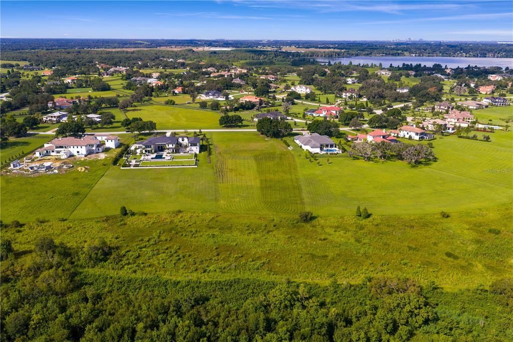 待售: $649,000 (3.06 acres)