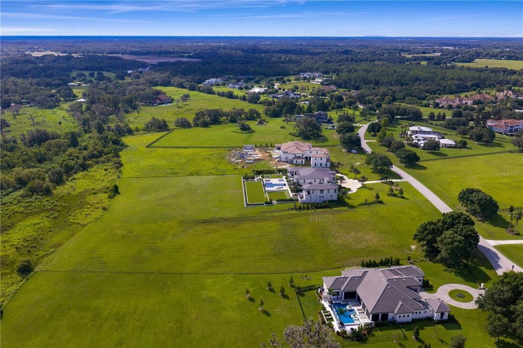 待售: $649,000 (3.06 acres)