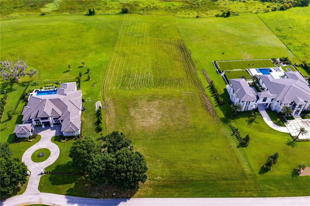 待售: $649,000 (3.06 acres)