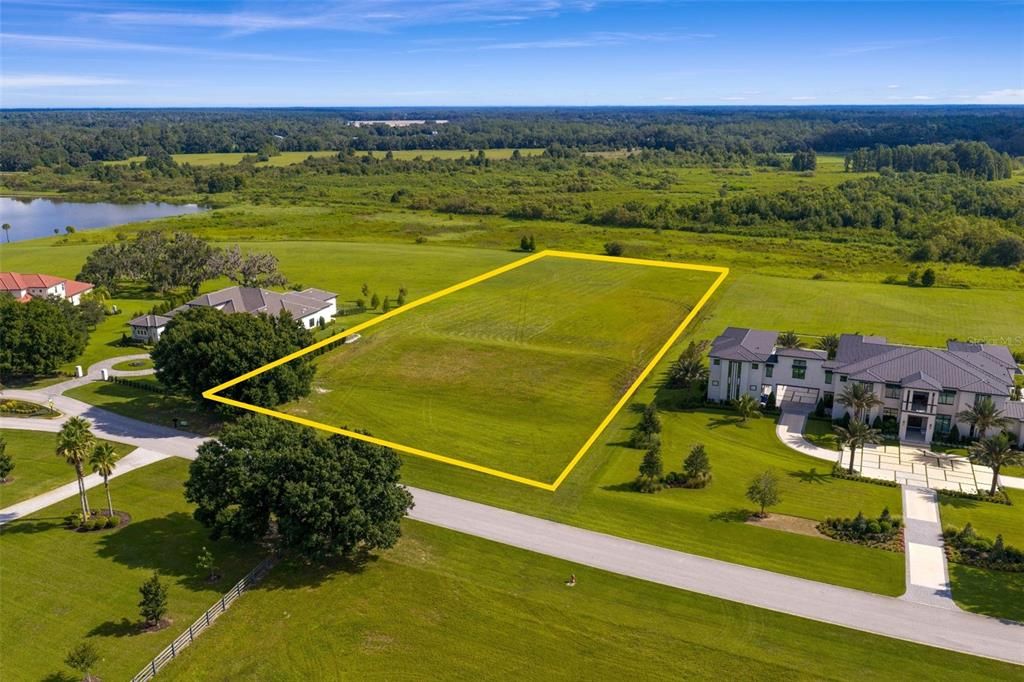 待售: $649,000 (3.06 acres)