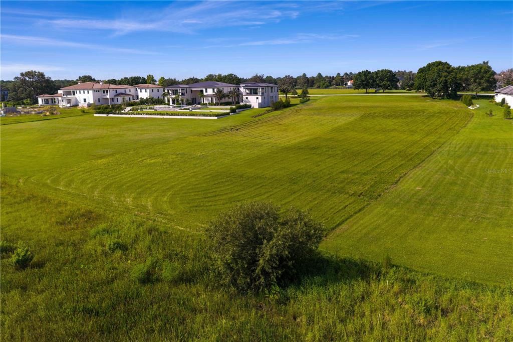 待售: $649,000 (3.06 acres)