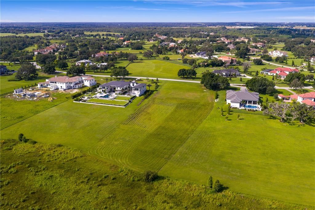 待售: $649,000 (3.06 acres)