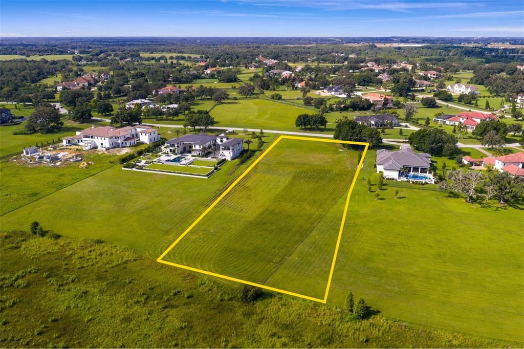 待售: $649,000 (3.06 acres)