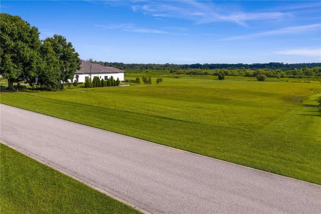 待售: $649,000 (3.06 acres)