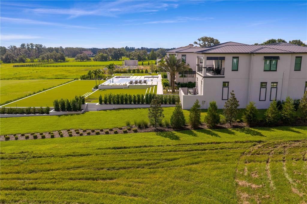 待售: $649,000 (3.06 acres)