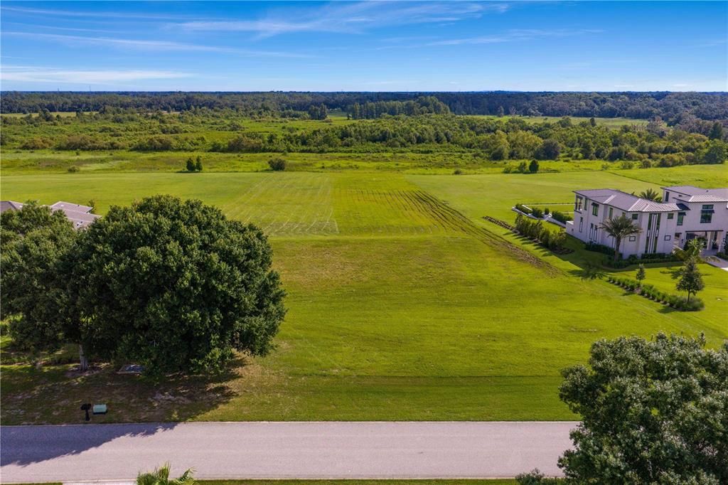 待售: $649,000 (3.06 acres)