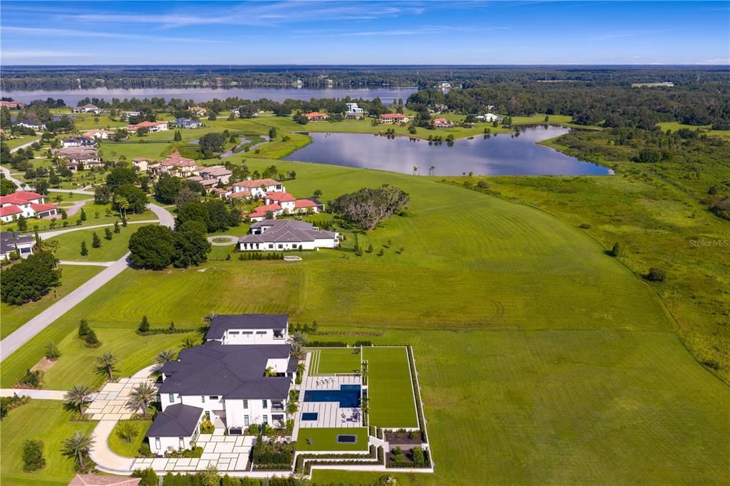 待售: $649,000 (3.06 acres)