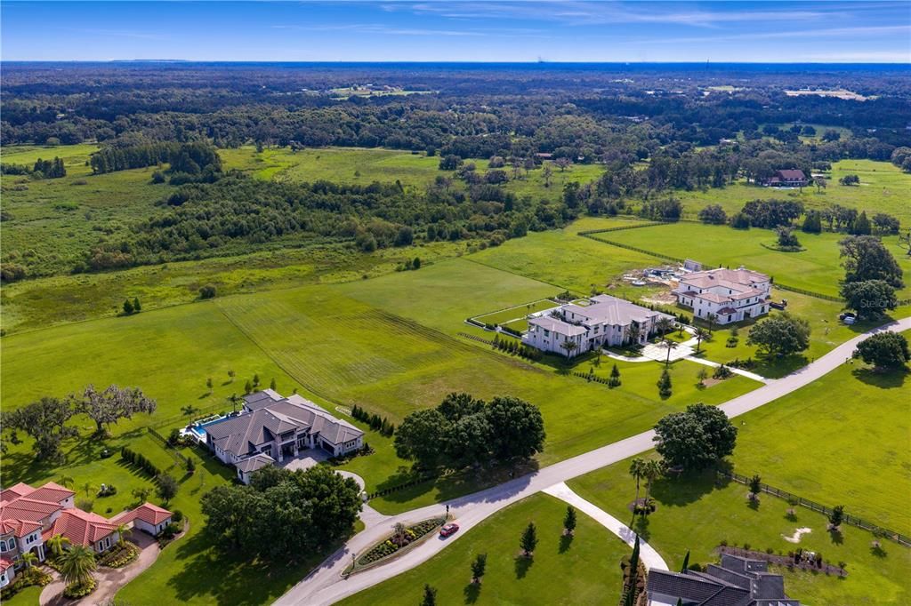 待售: $649,000 (3.06 acres)