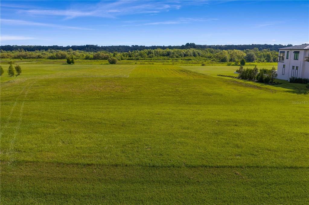 待售: $649,000 (3.06 acres)