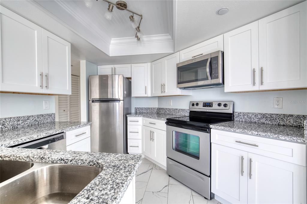 Active With Contract: $130,000 (1 beds, 1 baths, 1010 Square Feet)