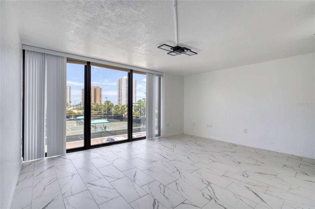 Active With Contract: $130,000 (1 beds, 1 baths, 1010 Square Feet)