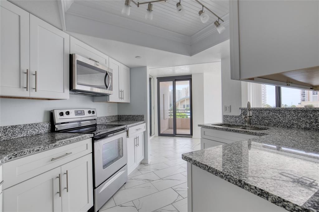 Active With Contract: $130,000 (1 beds, 1 baths, 1010 Square Feet)