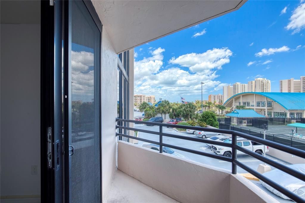 Active With Contract: $130,000 (1 beds, 1 baths, 1010 Square Feet)