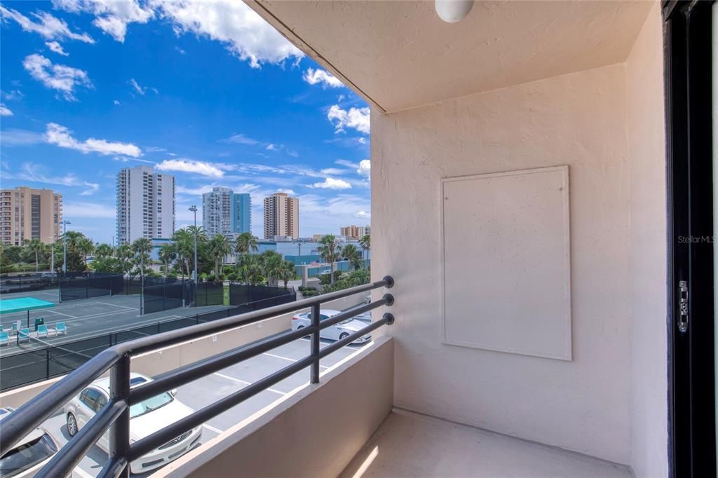 Active With Contract: $130,000 (1 beds, 1 baths, 1010 Square Feet)