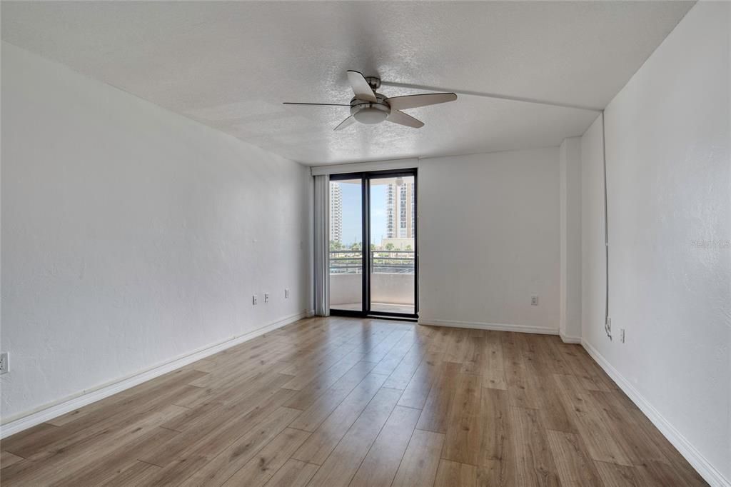 Active With Contract: $130,000 (1 beds, 1 baths, 1010 Square Feet)