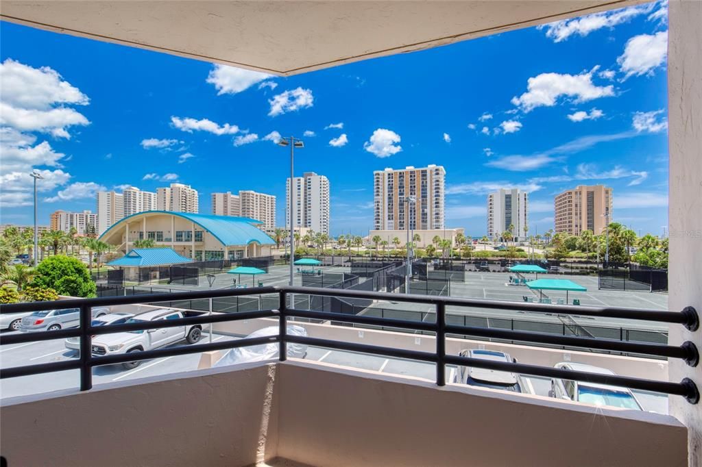 Active With Contract: $130,000 (1 beds, 1 baths, 1010 Square Feet)