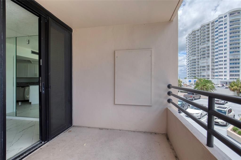 Active With Contract: $130,000 (1 beds, 1 baths, 1010 Square Feet)
