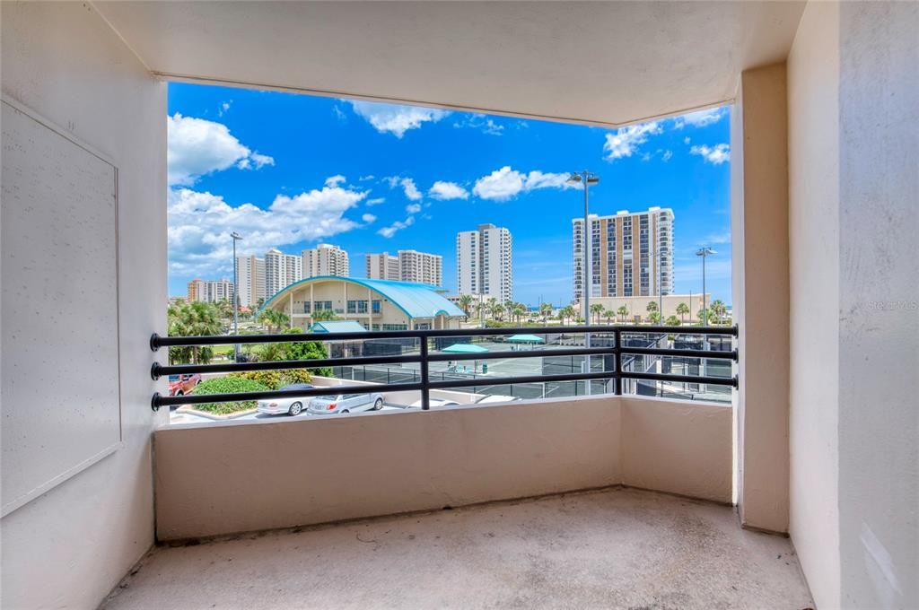 Active With Contract: $130,000 (1 beds, 1 baths, 1010 Square Feet)