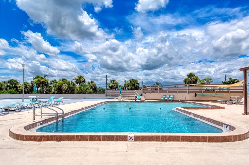 Active With Contract: $130,000 (1 beds, 1 baths, 1010 Square Feet)