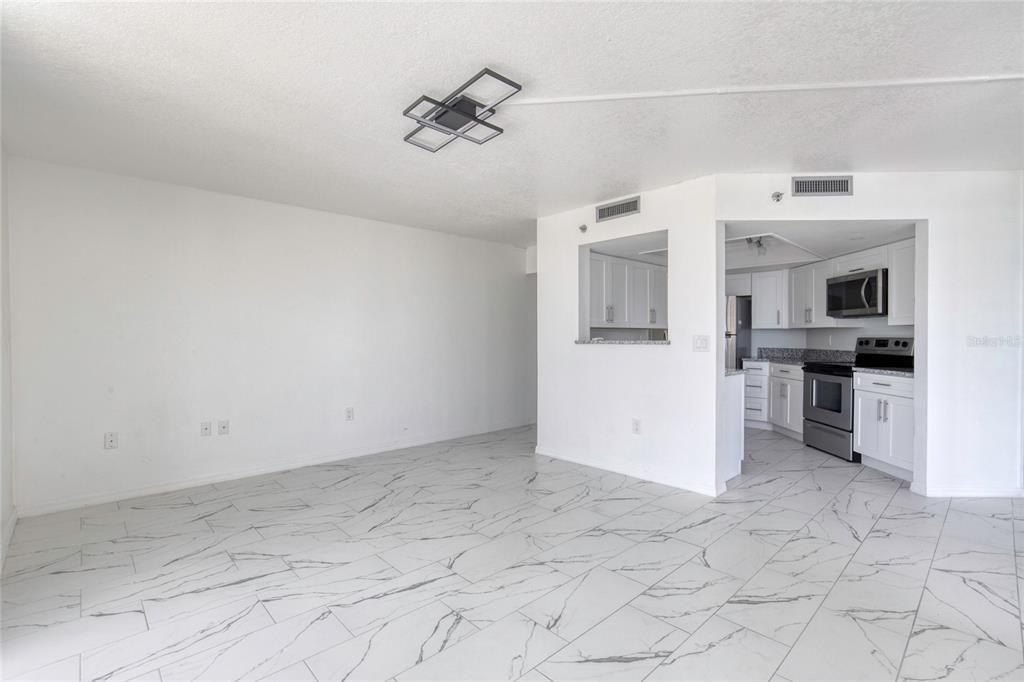 Active With Contract: $130,000 (1 beds, 1 baths, 1010 Square Feet)
