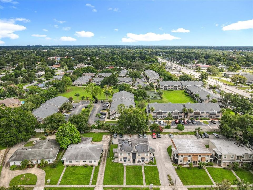 合同活跃: $1,295 (2 贝兹, 2 浴室, 963 平方英尺)