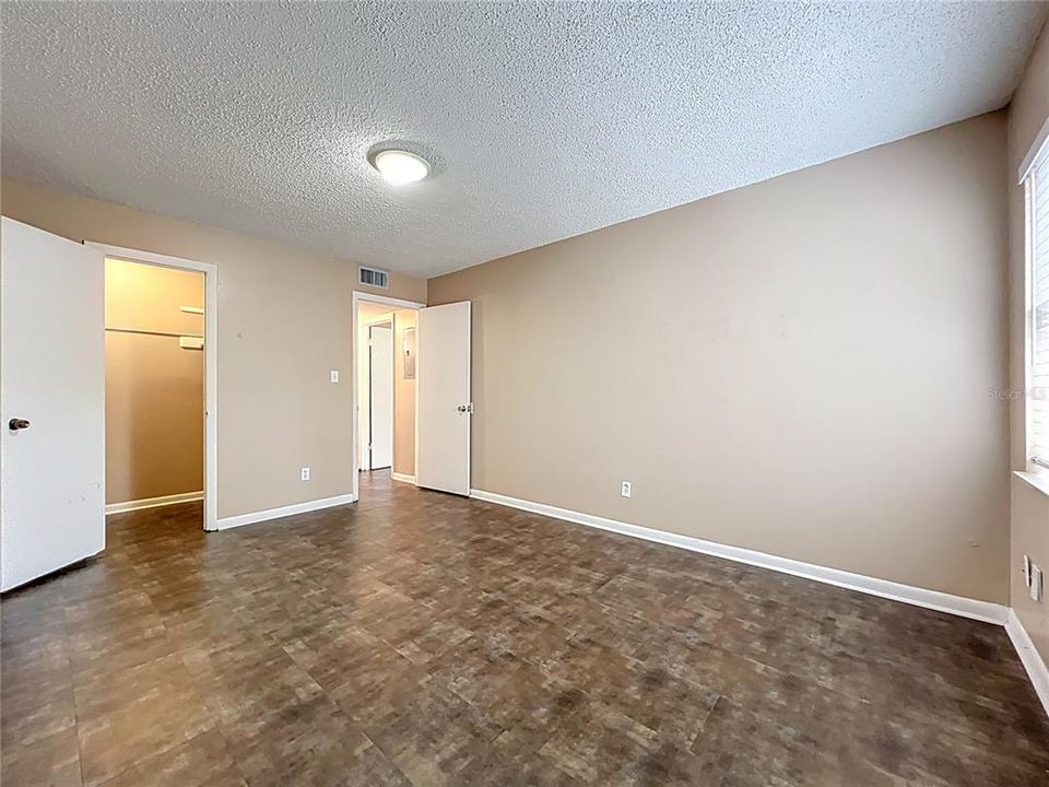 合同活跃: $1,295 (2 贝兹, 2 浴室, 963 平方英尺)