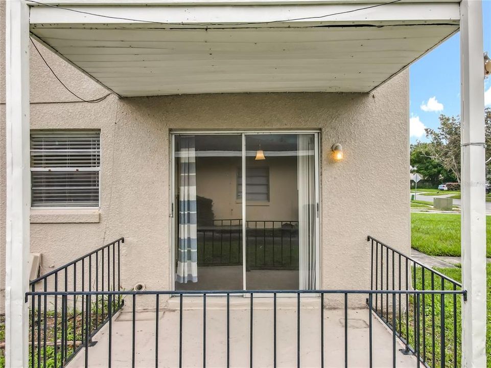 合同活跃: $1,295 (2 贝兹, 2 浴室, 963 平方英尺)