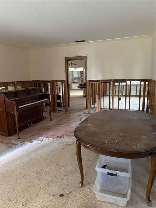 Под контрактом: $650,000 (3 спален, 3 ванн, 2200 Квадратных фут)