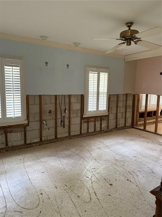 Под контрактом: $650,000 (3 спален, 3 ванн, 2200 Квадратных фут)